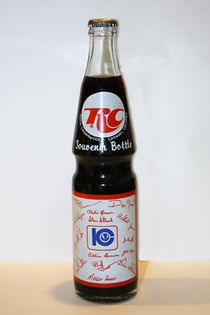 Souvenior bottle --1975 Kentucky Colonels.  Courtesy of Philintheville at Card Empire.