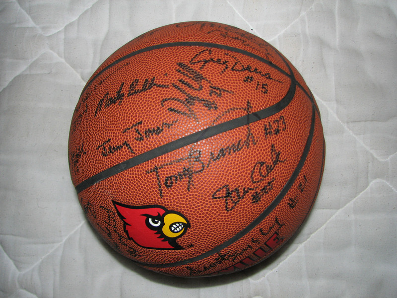 Souvenior ball autographed by all members of 1980 champs.  Courtesy of Junkman at Card Empire.
